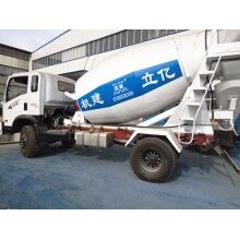 專業(yè)生產(chǎn)小型混凝土罐車，億立實(shí)業(yè)2m3攪拌罐車